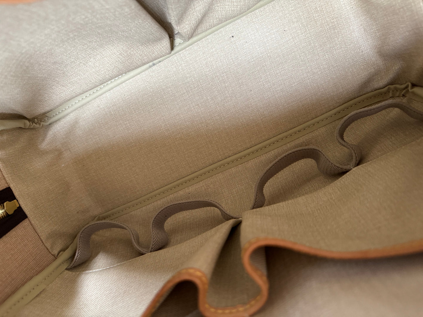Louis Vuitton Deauville Monogram Hand Bag