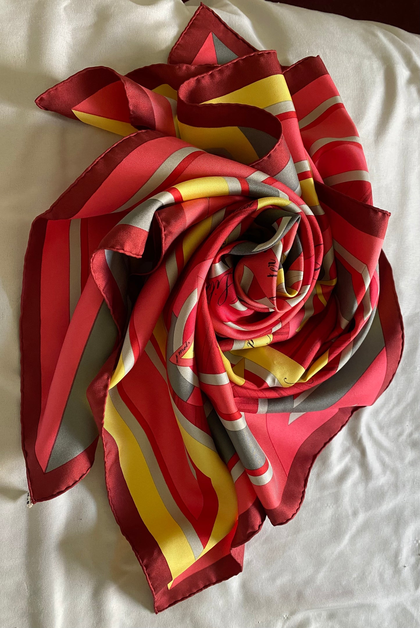 Hermes Le Rose Deo Vents Carre 90 Silk 100% Scarf