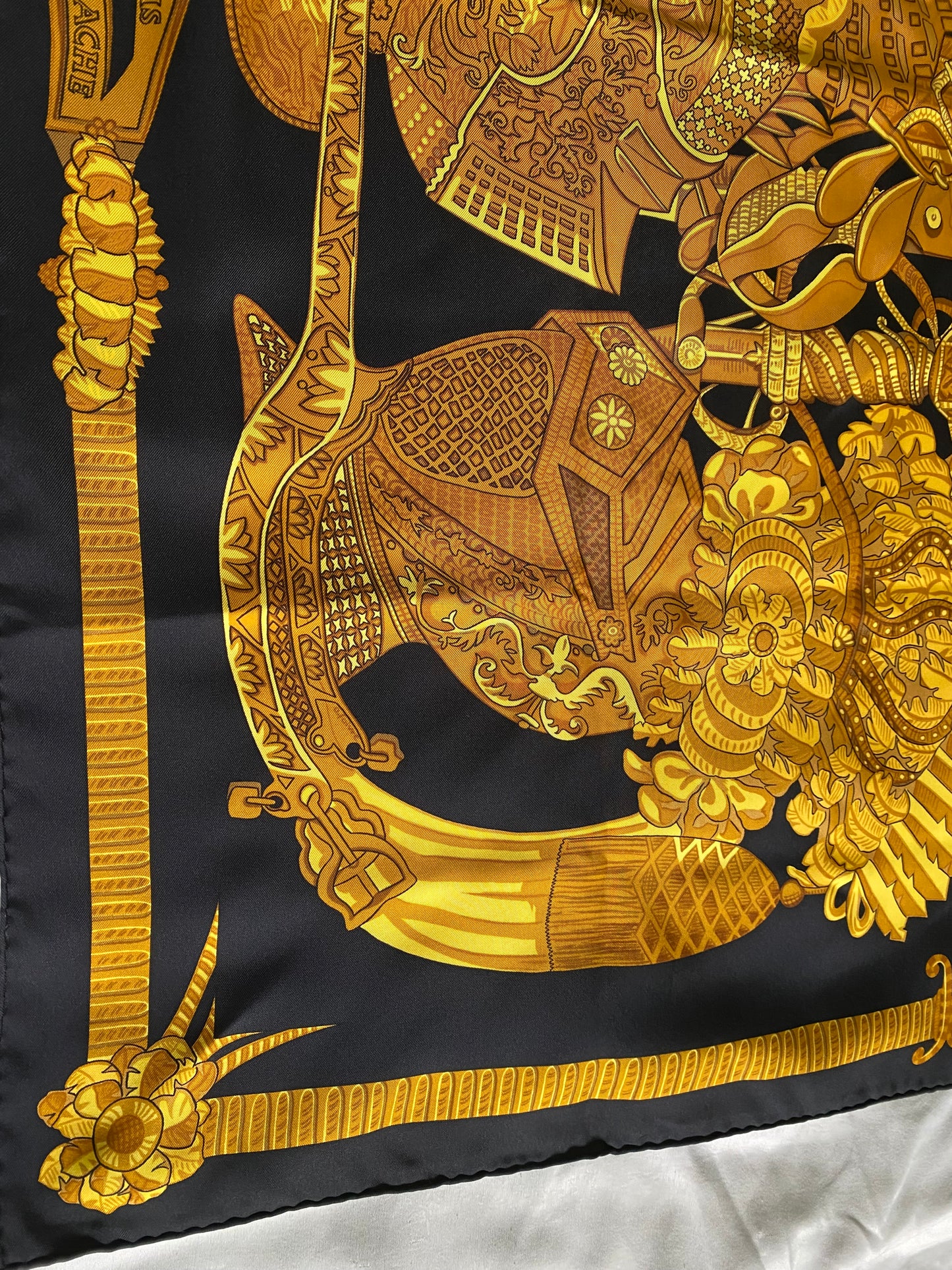 Authentic HERMES Scarf "ARMETS en PANACHE" 100% Silk Black Gold Mint