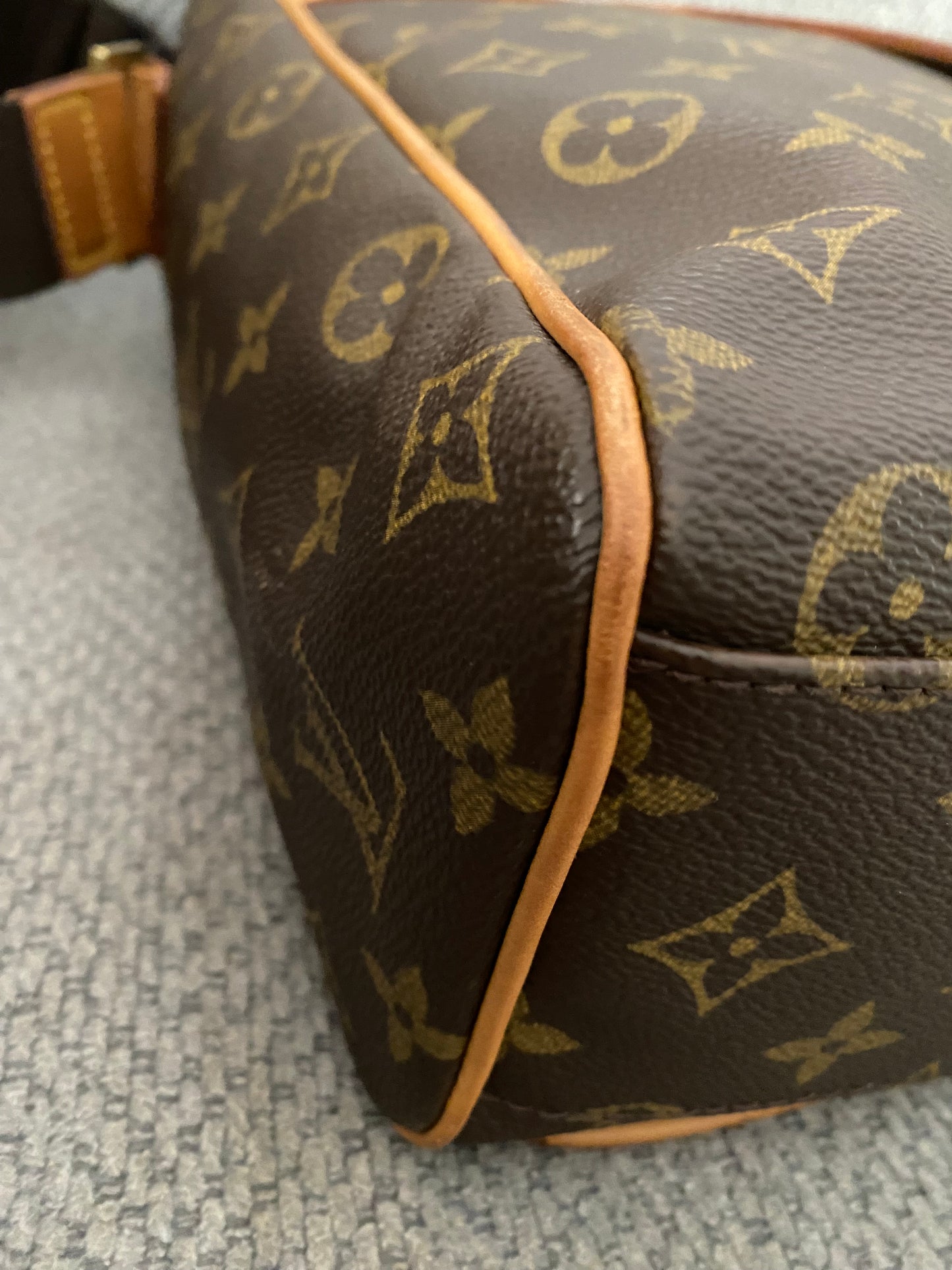 Louis Vuitton Abbesses Messenger Laptop Bag Brown Monogram Canvas