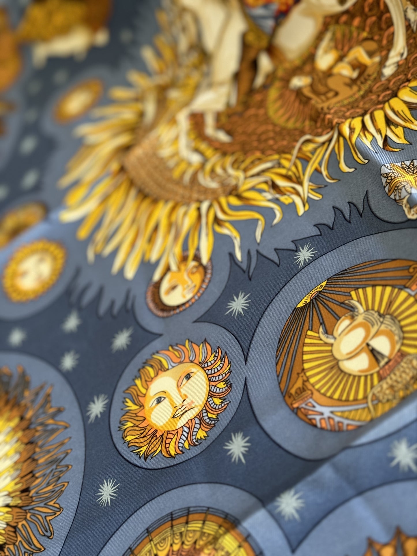 HERMES Le Roy Soleil Carre 90 by Annie Faivre