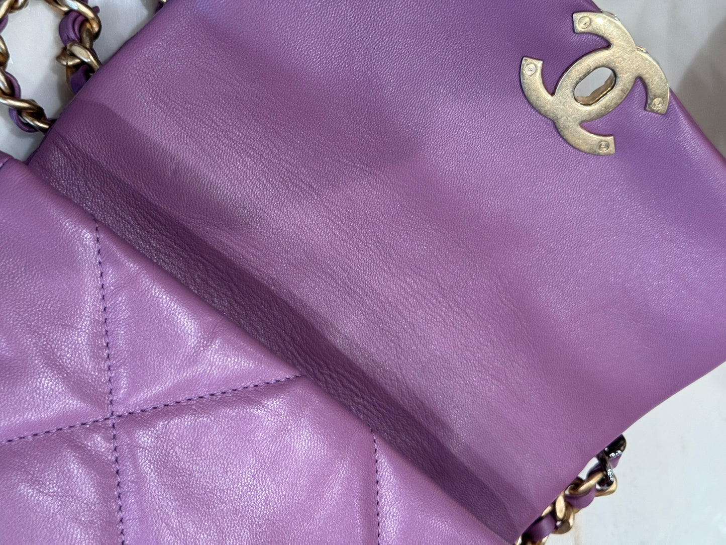 Chanel 19 20B Lavender Mauve Medium Flap Bag 26cm Quilted Lambskin Ruthenium