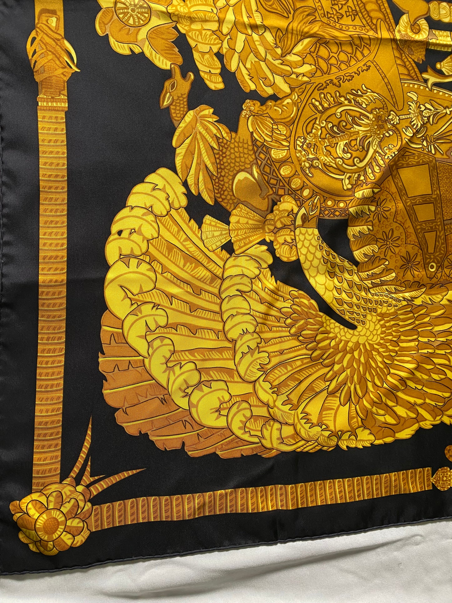 Authentic HERMES Scarf "ARMETS en PANACHE" 100% Silk Black Gold Mint