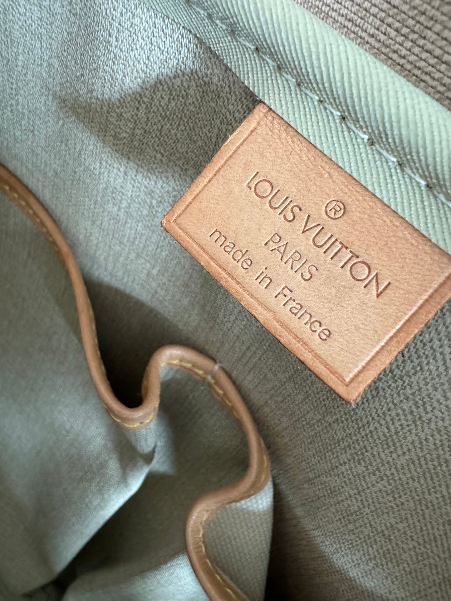 Louis Vuitton Deauville Monogram Hand Bag