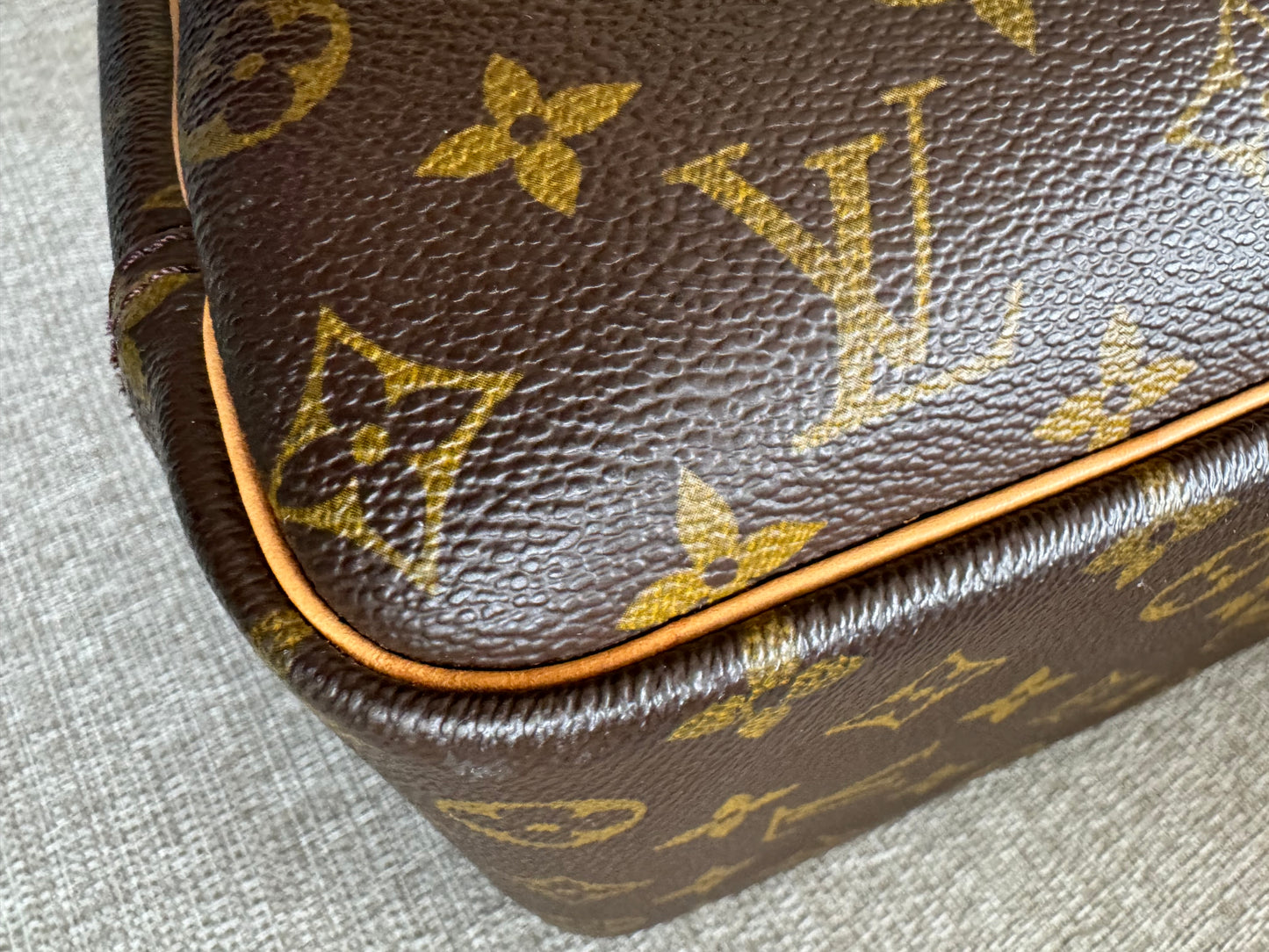 Louis Vuitton Deauville Monogram Hand Bag