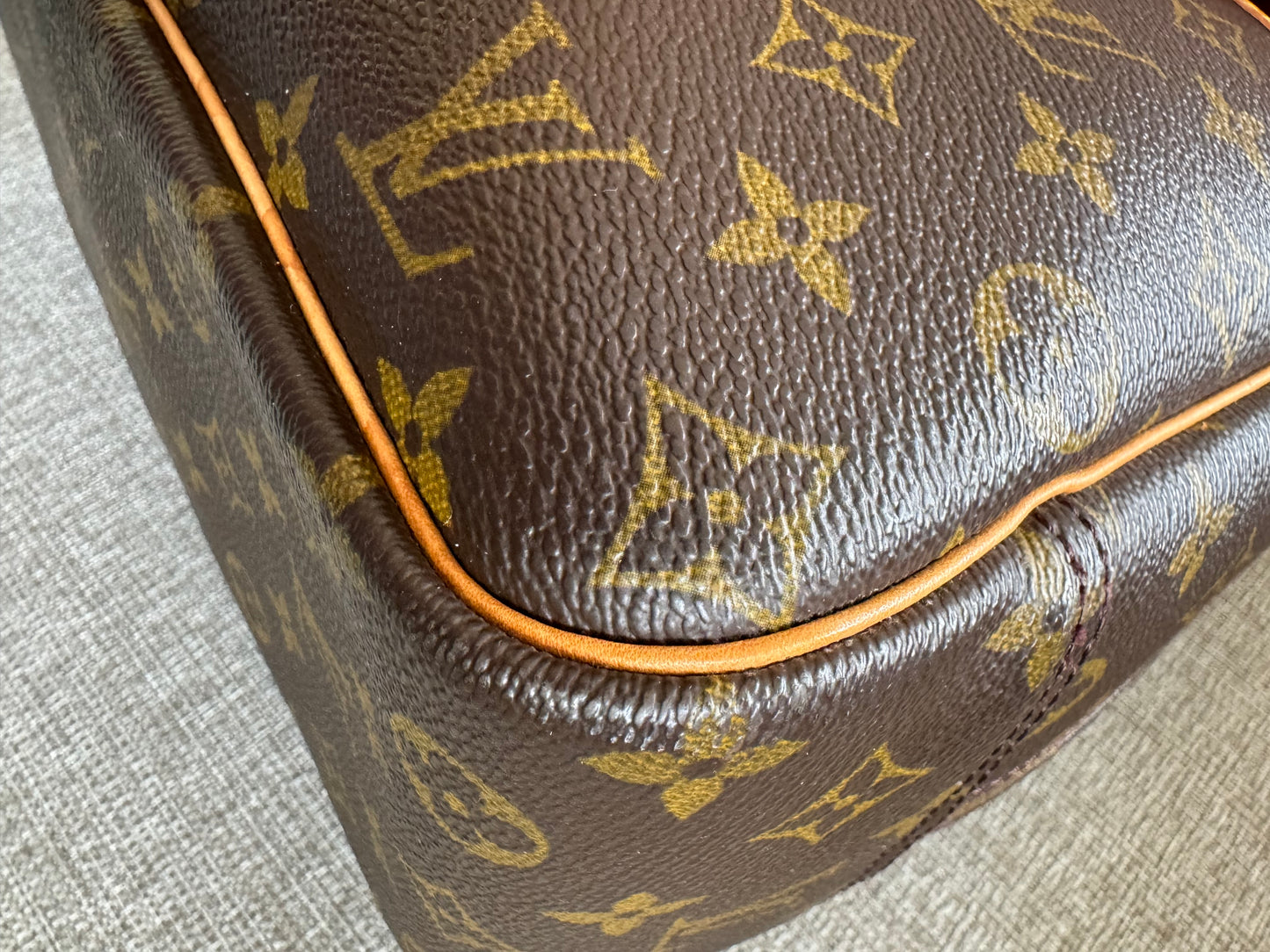 Louis Vuitton Deauville Monogram Hand Bag