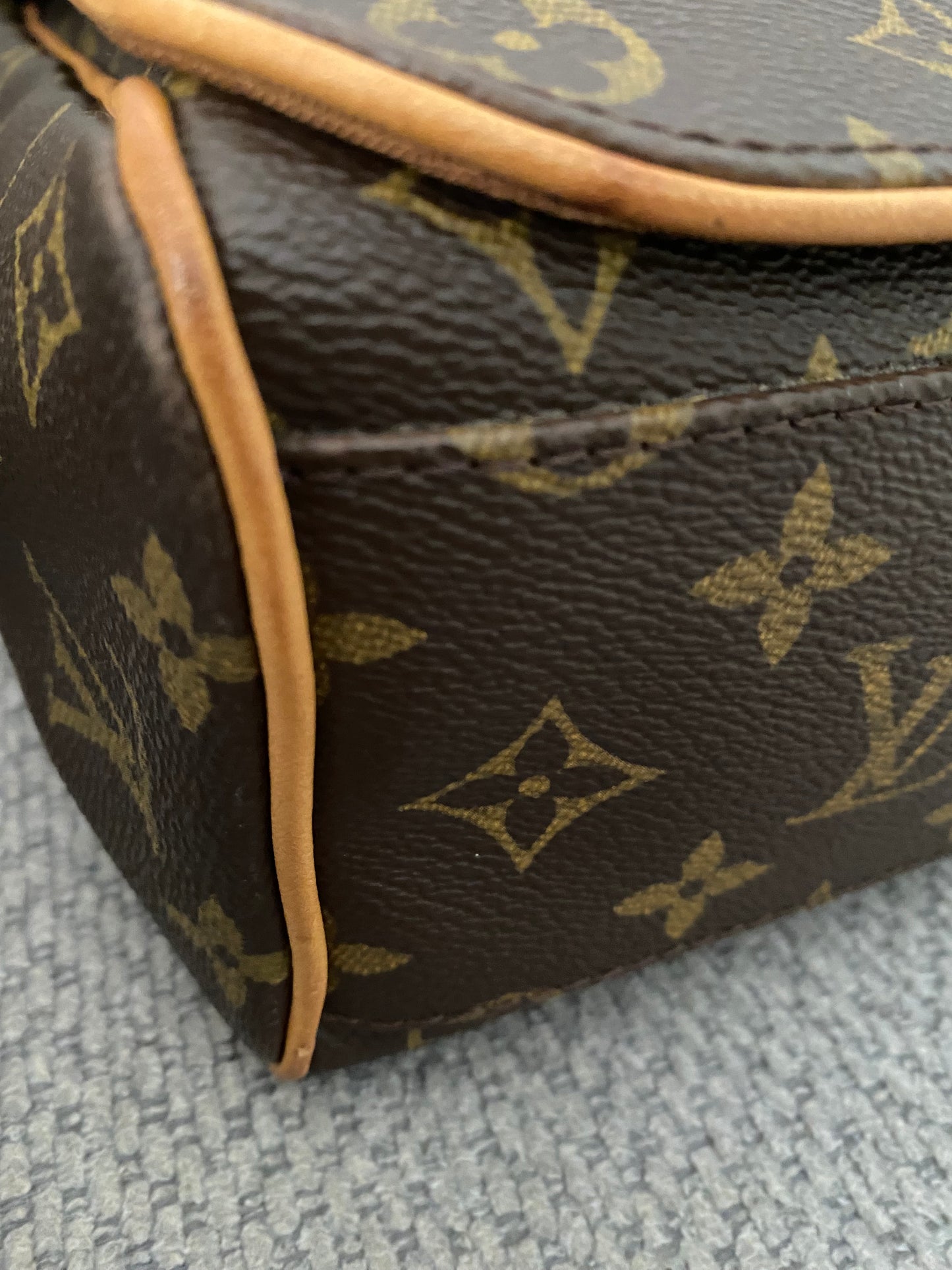 Louis Vuitton Abbesses Messenger Laptop Bag Brown Monogram Canvas