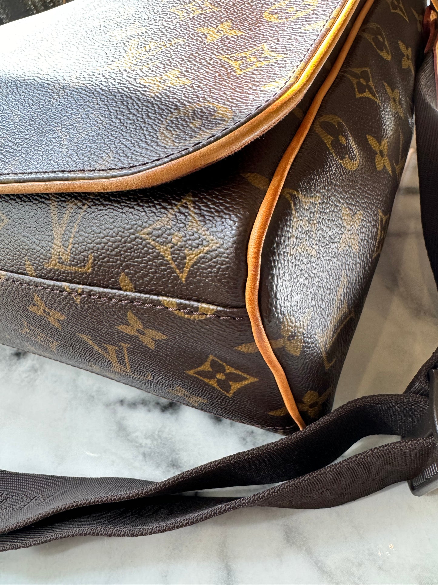 Louis Vuitton Abbesses Brown Monogram Canvas Messenger Bag