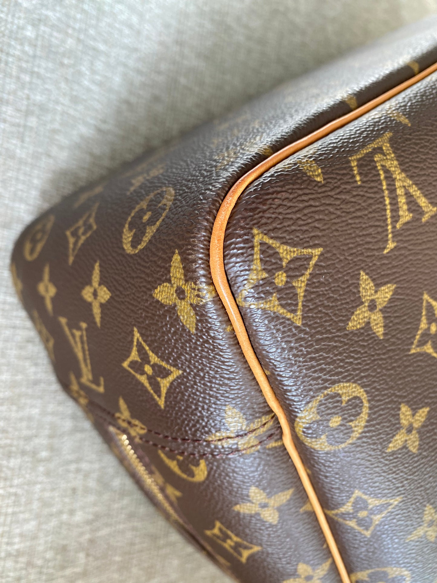 Louis Vuitton Deauville Brown Monogram Canvas Vanity Bowling Handbag
