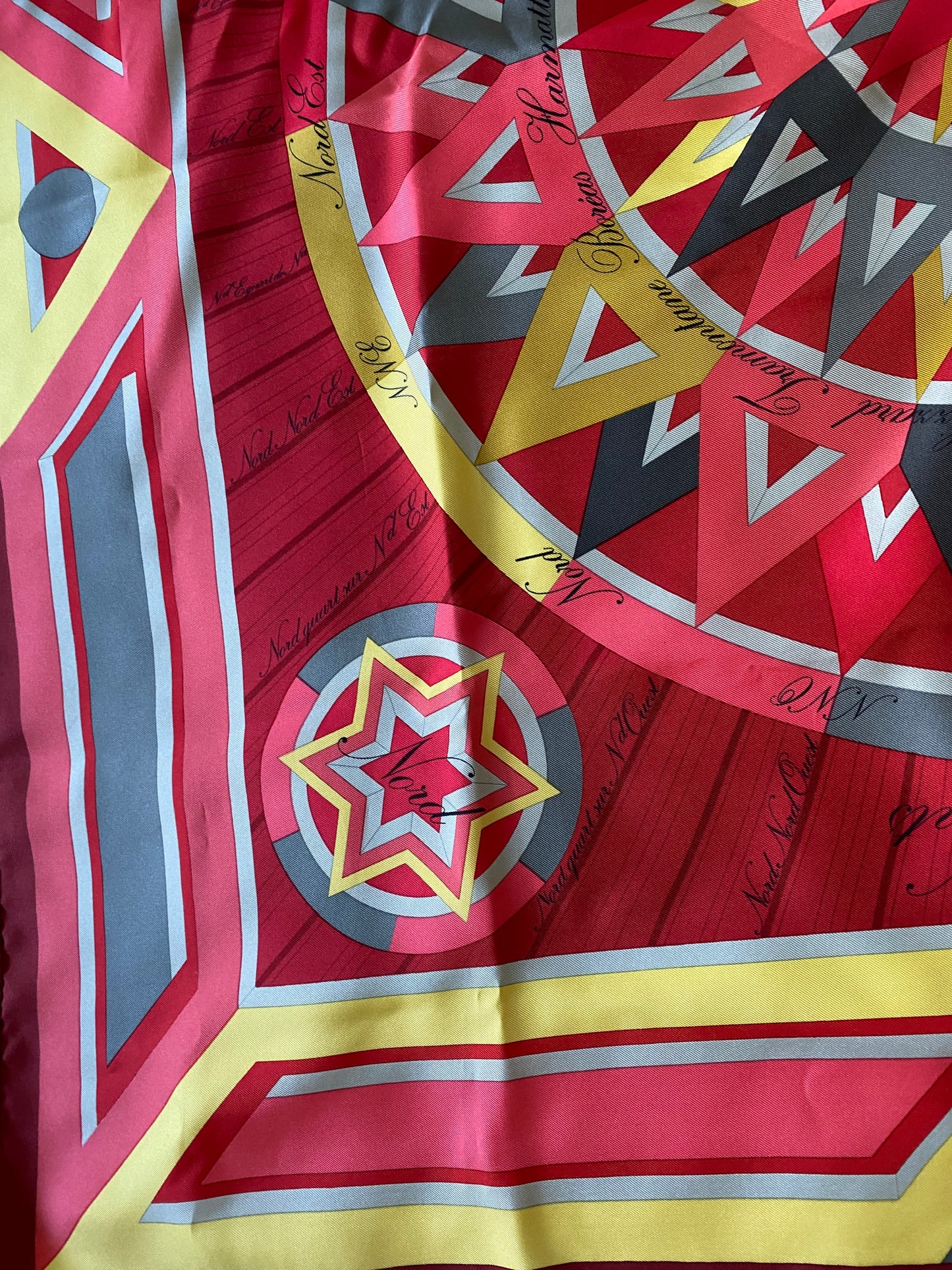 Hermes Le Rose Deo Vents Carre 90 Silk 100% Scarf