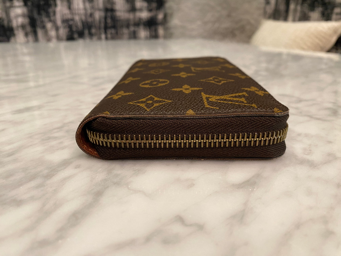 Louis Vuitton Monogram Zippy Wallet Round Purse