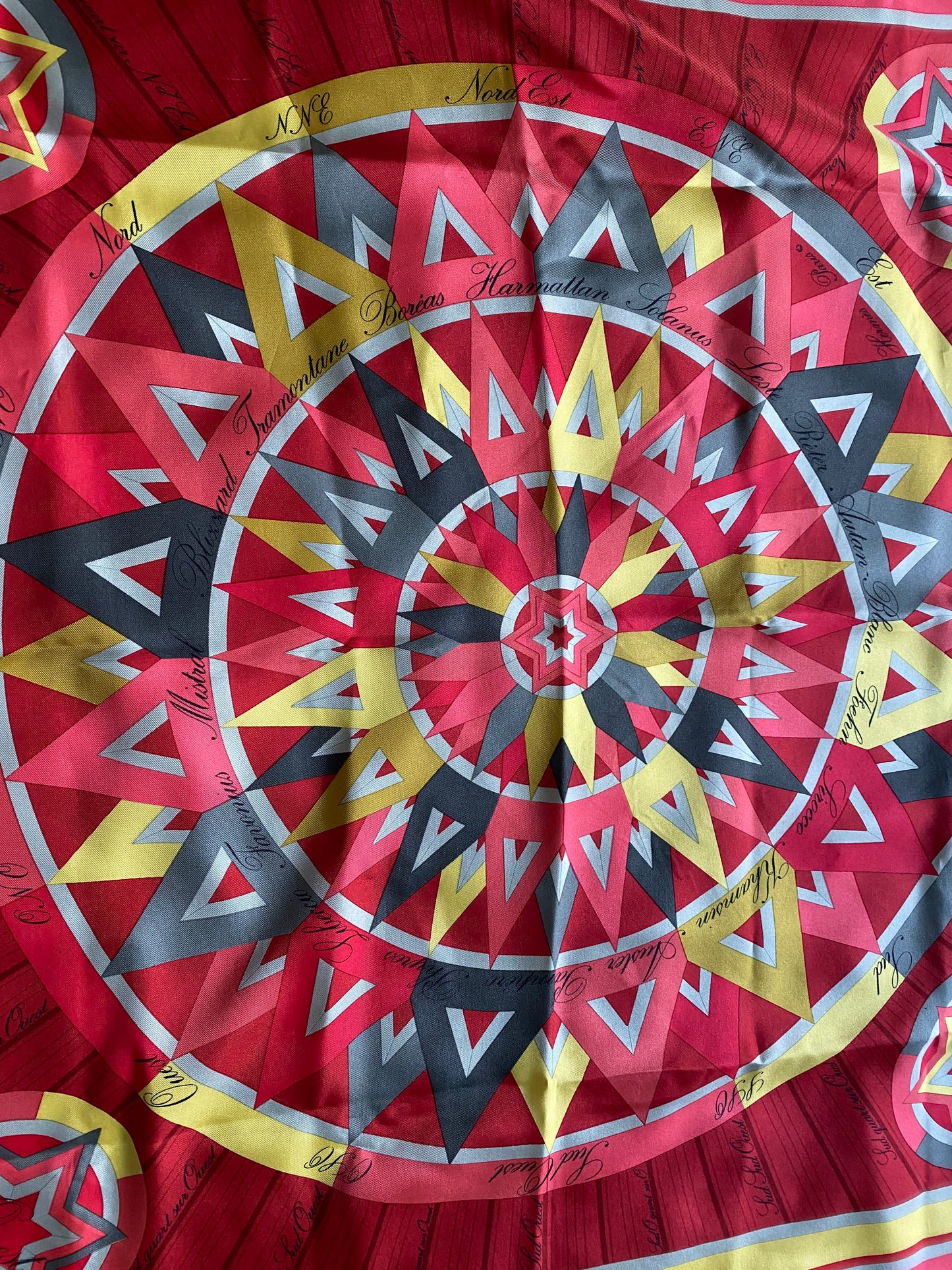 Hermes Le Rose Deo Vents Carre 90 Silk 100% Scarf