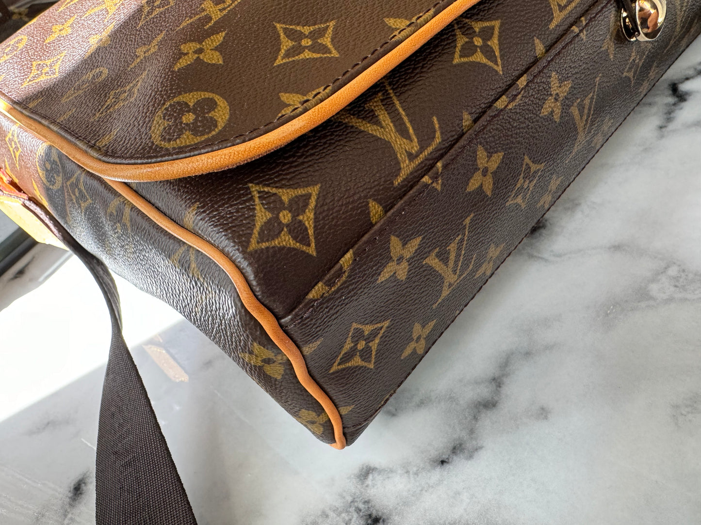 Louis Vuitton Abbesses Brown Monogram Canvas Messenger Bag