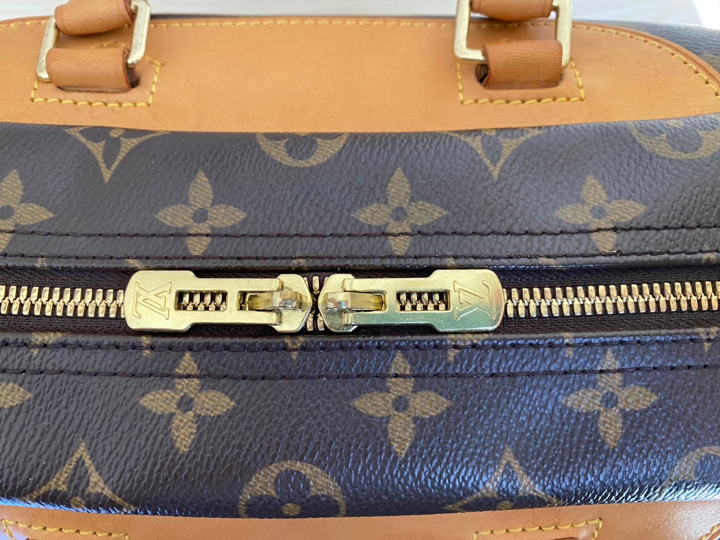 Louis Vuitton Deauville Brown Monogram Travel Everyday Handbag