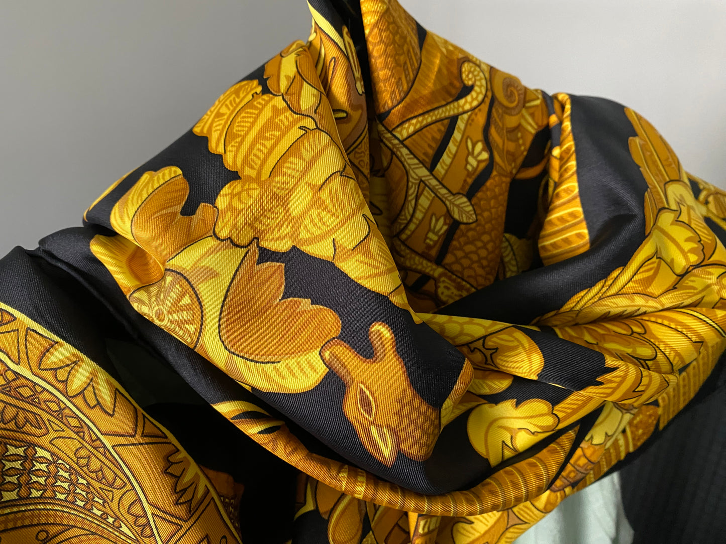 Authentic HERMES Scarf "ARMETS en PANACHE" 100% Silk Black Gold Mint