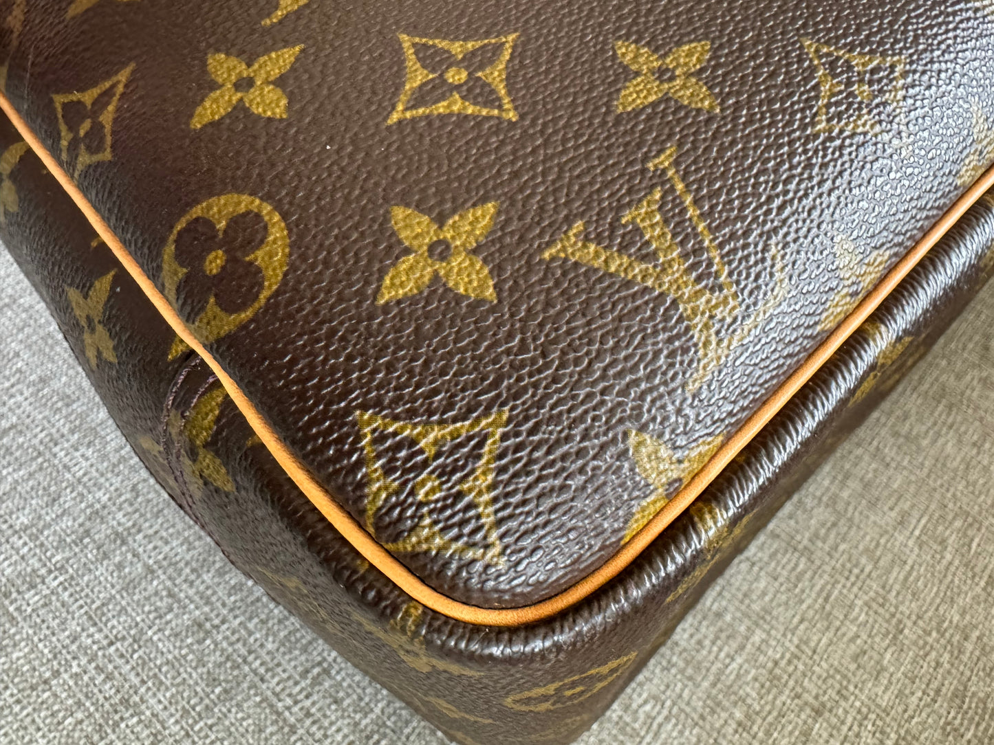 Louis Vuitton Deauville Monogram Hand Bag