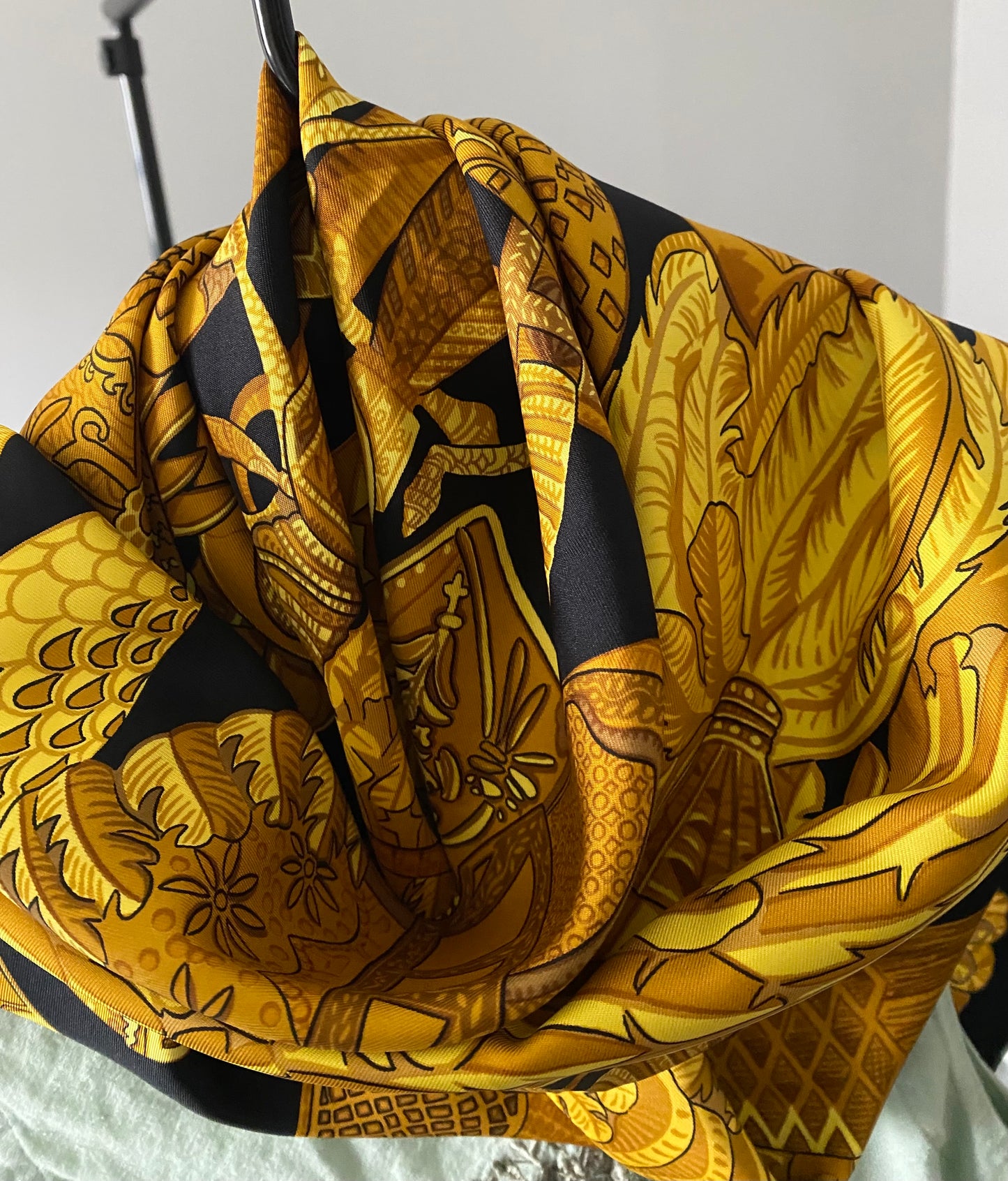 Authentic HERMES Scarf "ARMETS en PANACHE" 100% Silk Black Gold Mint