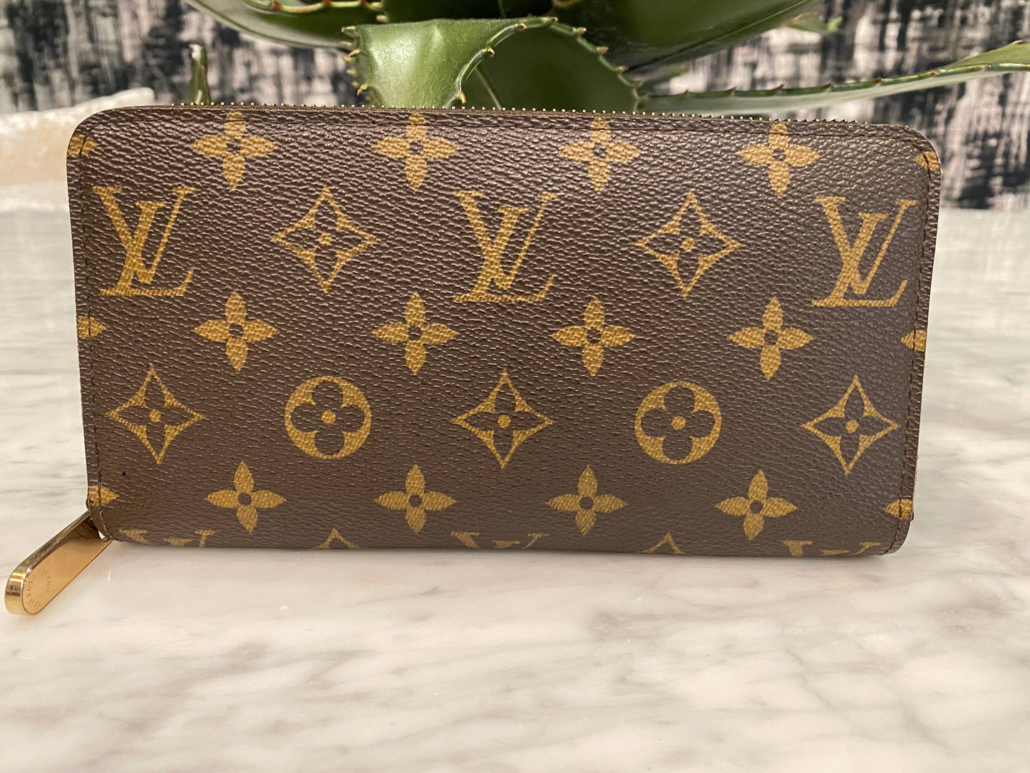 Louis Vuitton Monogram Zippy Wallet Round Purse