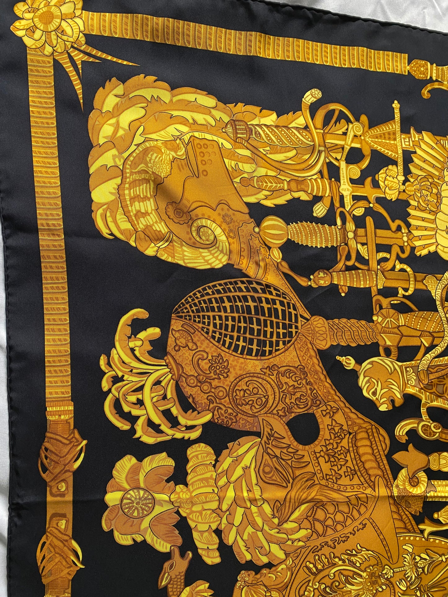 Authentic HERMES Scarf "ARMETS en PANACHE" 100% Silk Black Gold Mint