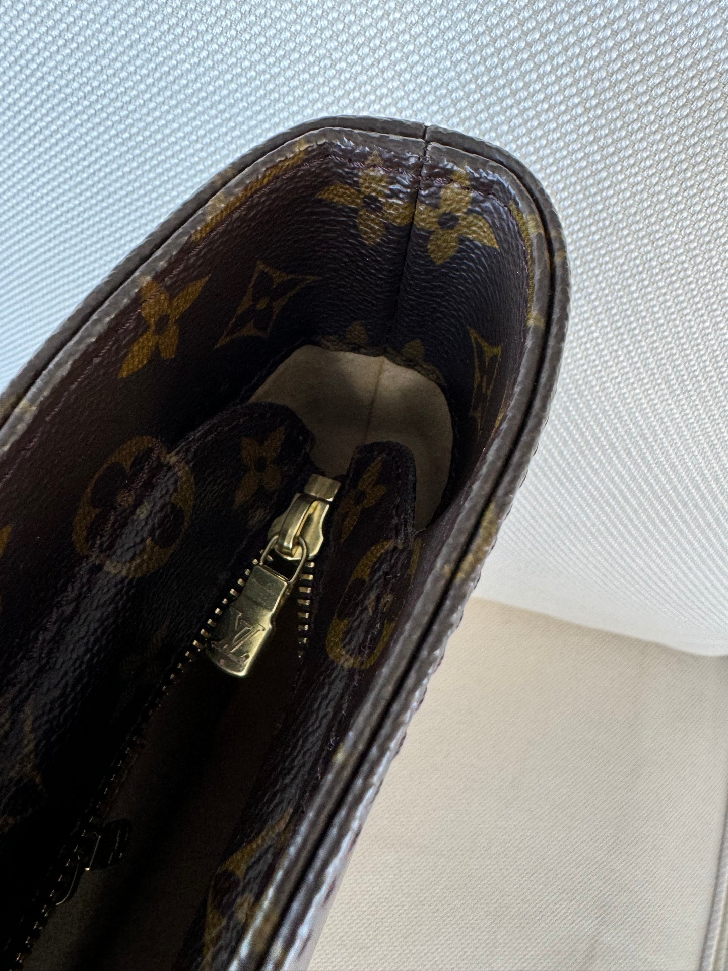 Louis Vuitton Luco Tote Brown Leather