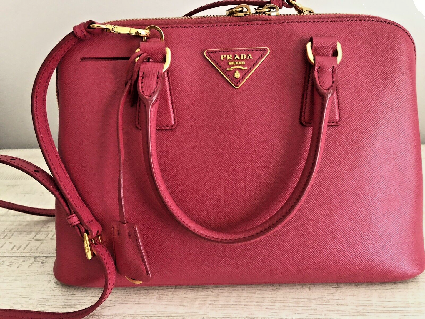 $2600 MRP Prada Promenade Medium Saffiano Lux