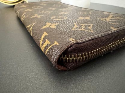 Louis Vuitton Monogram Zippy Wallet Round Purse