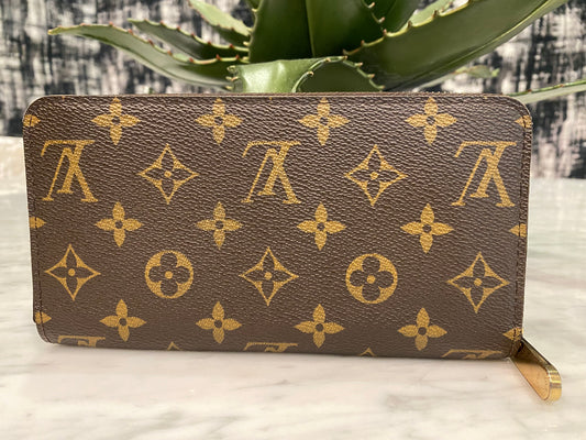 Louis Vuitton Monogram Zippy Wallet Round Purse