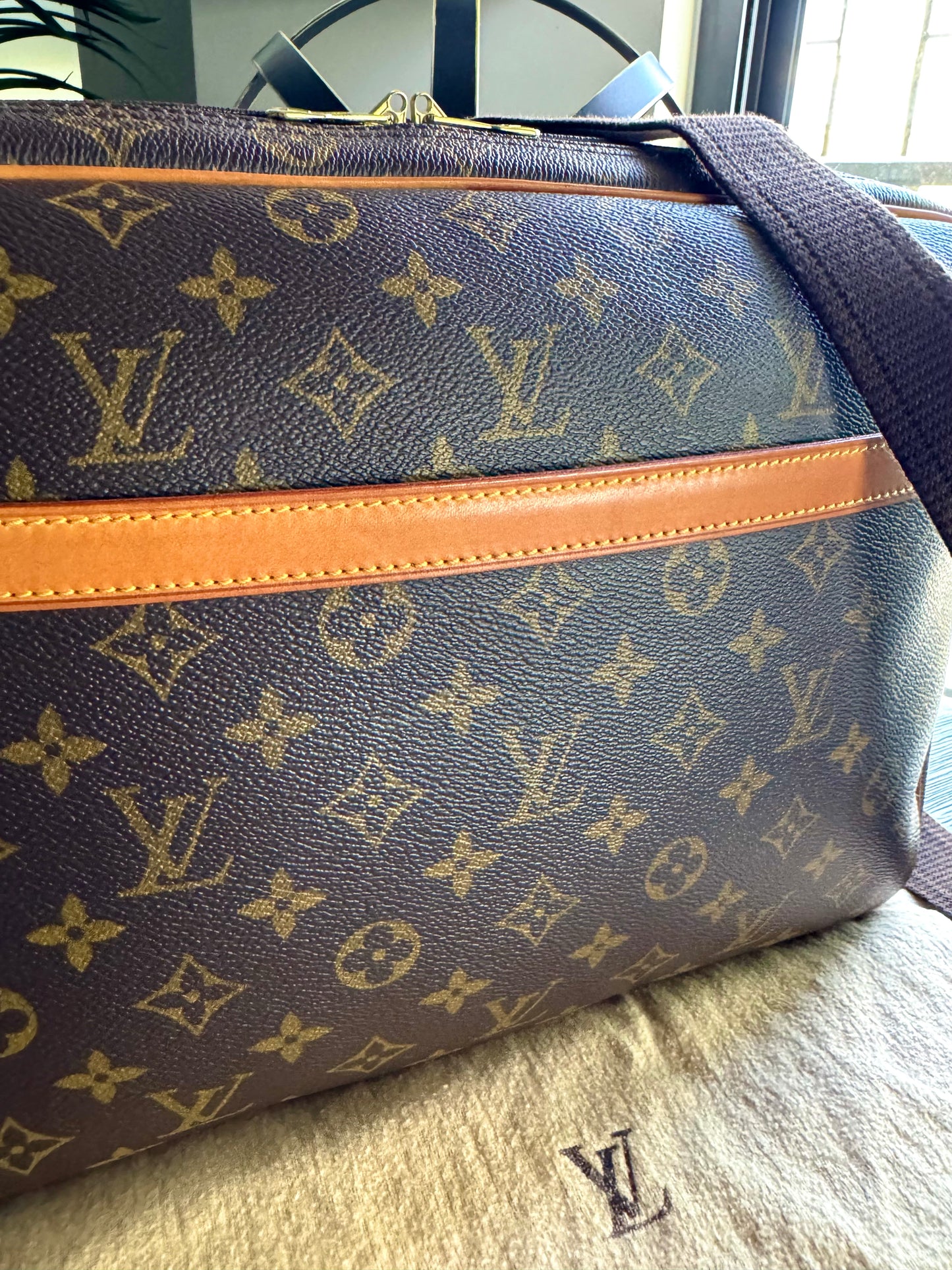 Louis Vuitton Reporter GM Monogram Canvas Crossbody Messenger Travel Bag