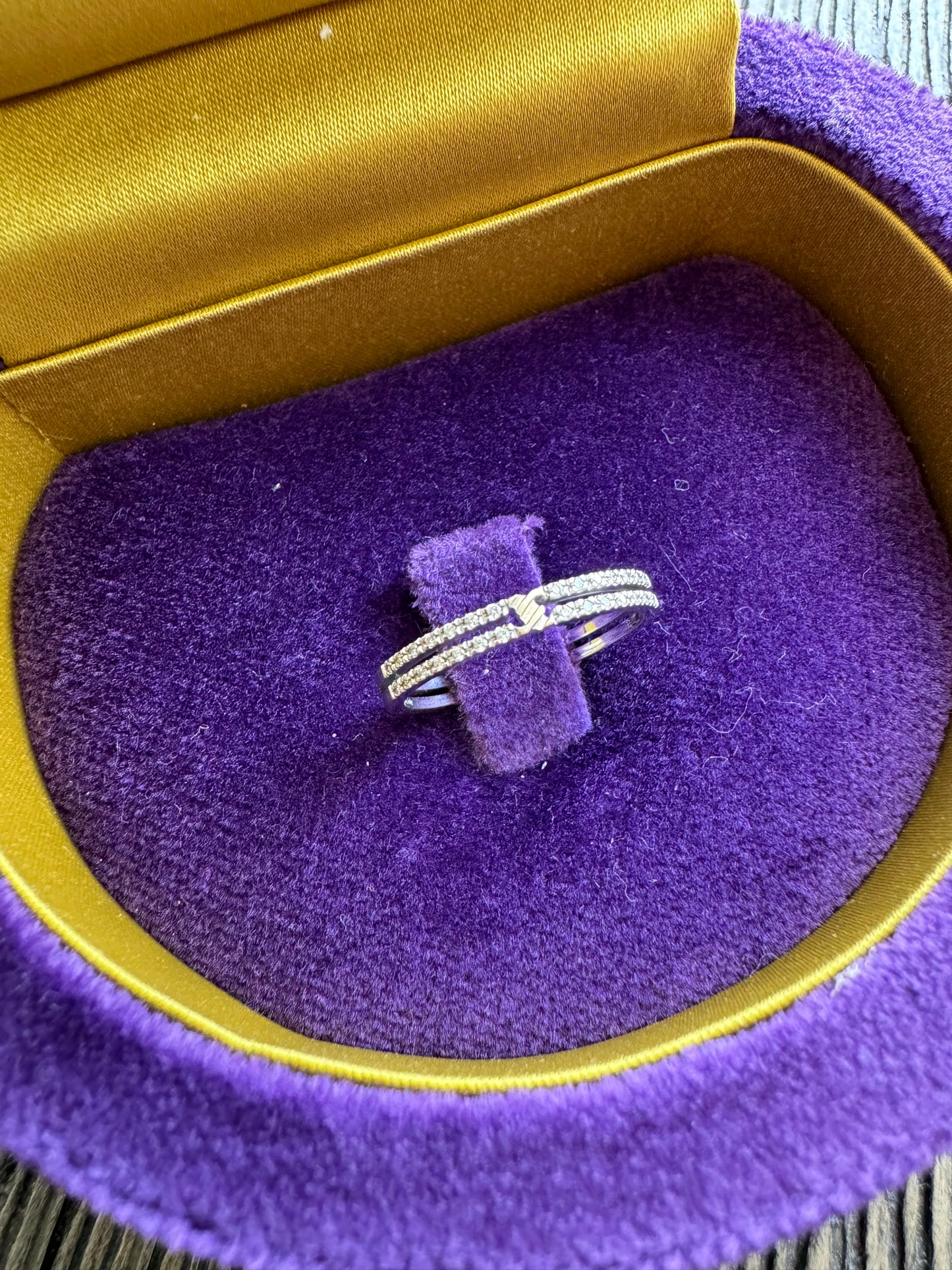 GUCCI Infinity Diamonds Ring 18K 750 Solid White Gold Size 5.25