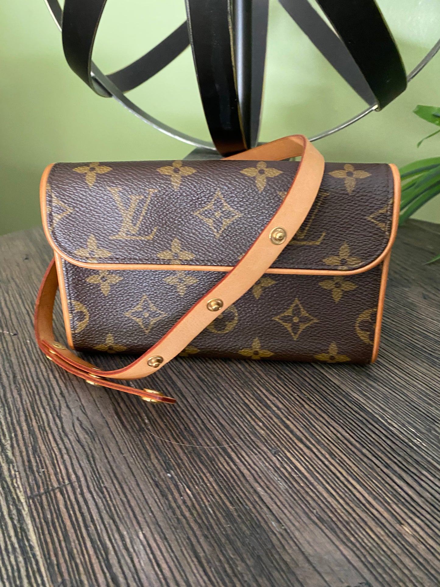 Louis Vuitton Pochette Florentine Pouch S Brown Leather