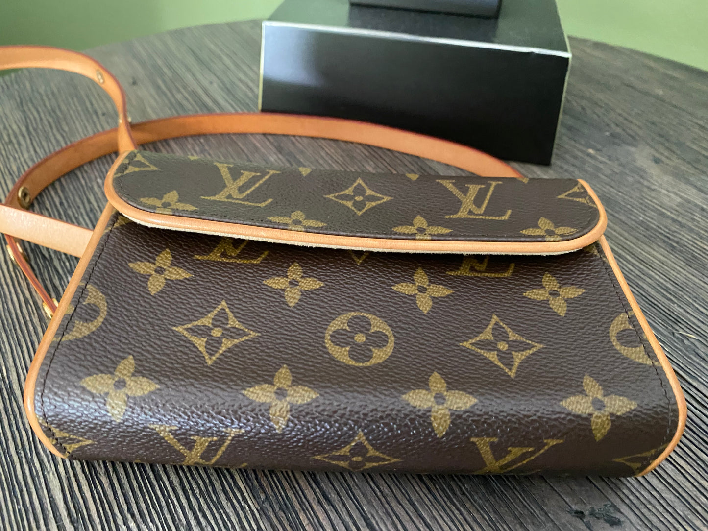 Louis Vuitton Pochette Florentine Pouch S Brown Leather