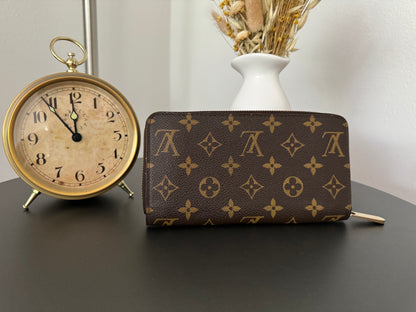 Louis Vuitton Monogram Zippy Wallet Round Purse