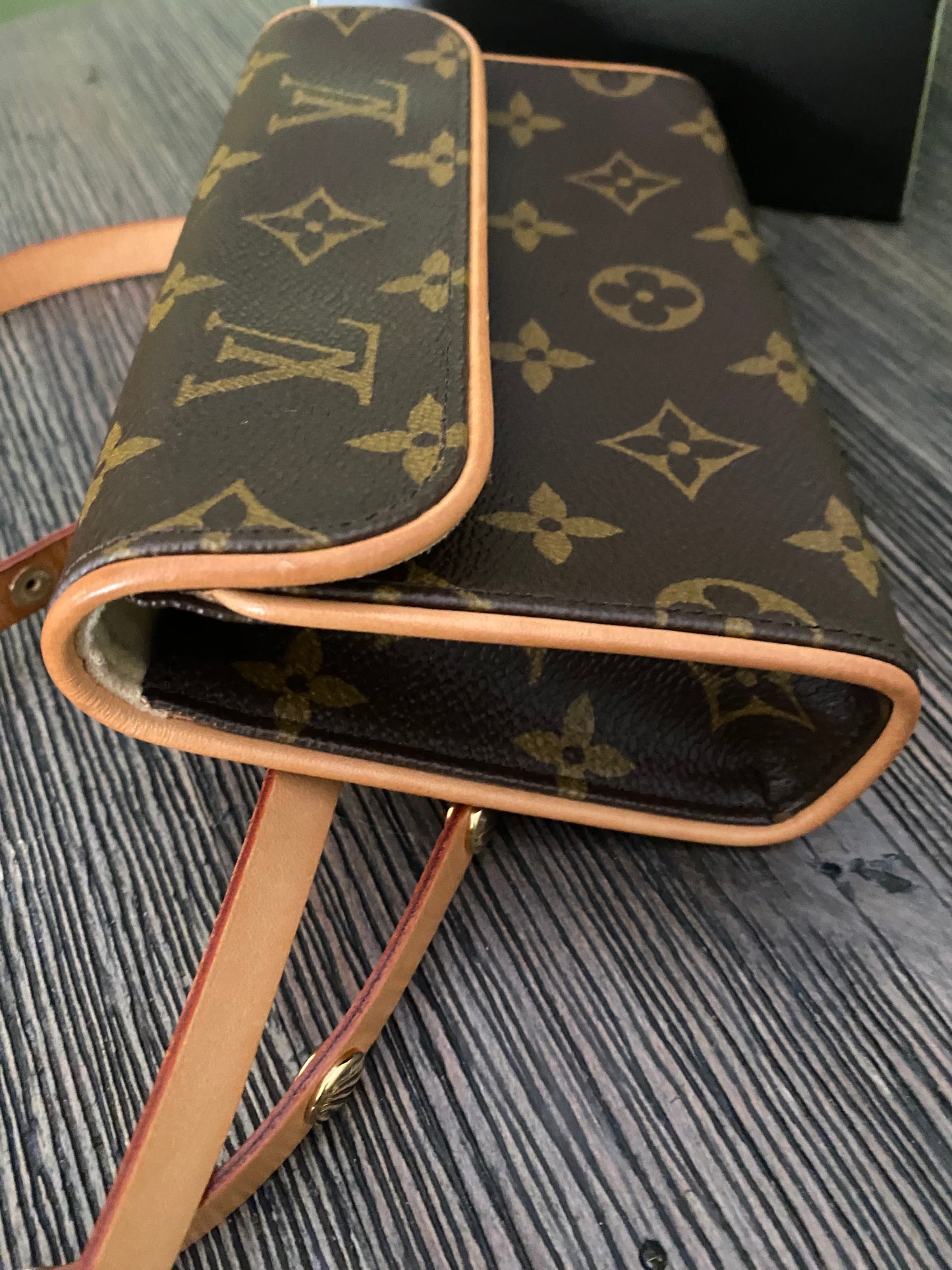 Louis Vuitton Pochette Florentine Pouch S Brown Leather