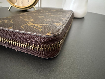 Louis Vuitton Monogram Zippy Wallet Round Purse