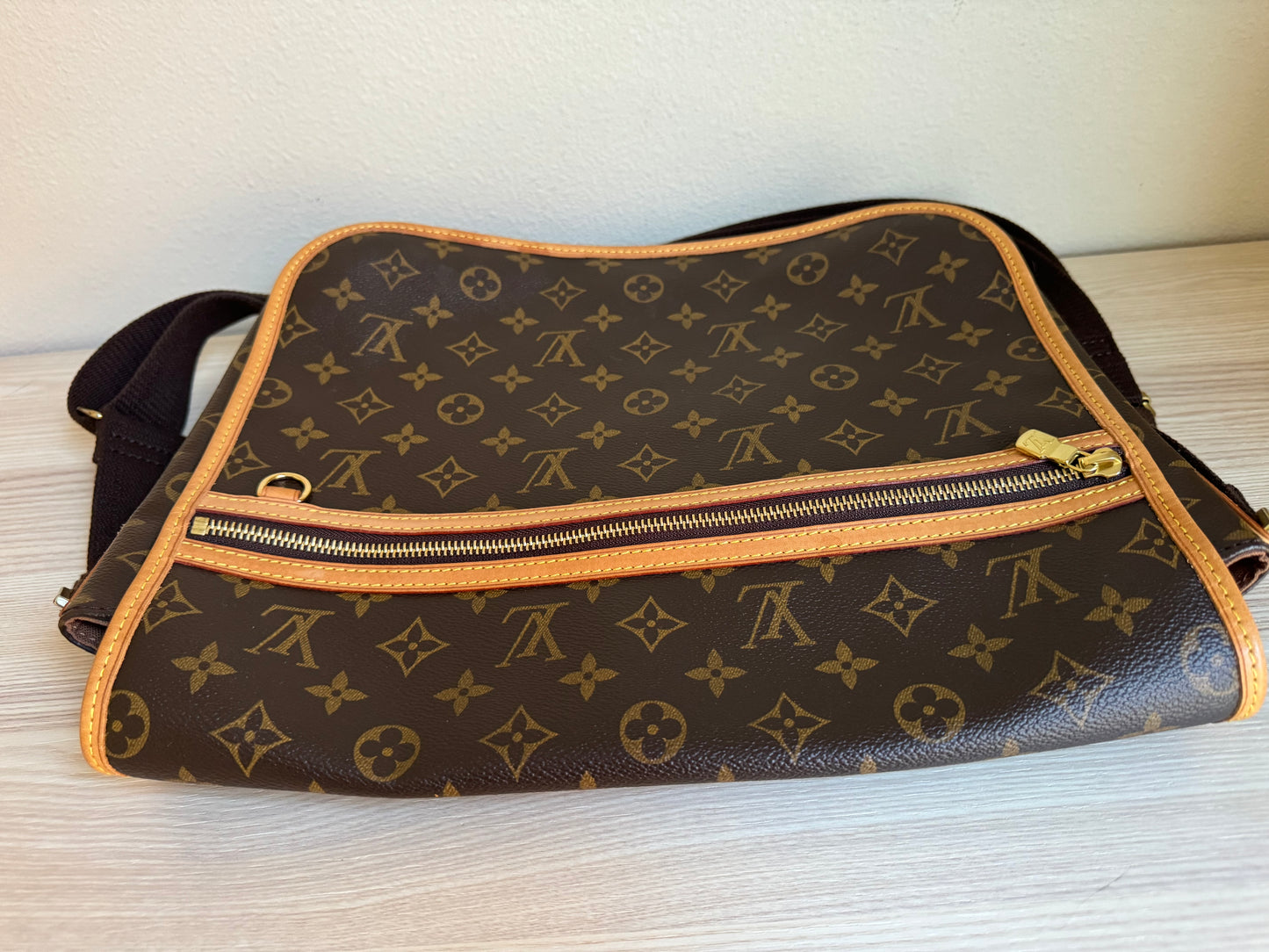 Louis Vuitton Bosphore GM Crossbody Messenger Bag Brown Monogram fits Apple 13” Laptop