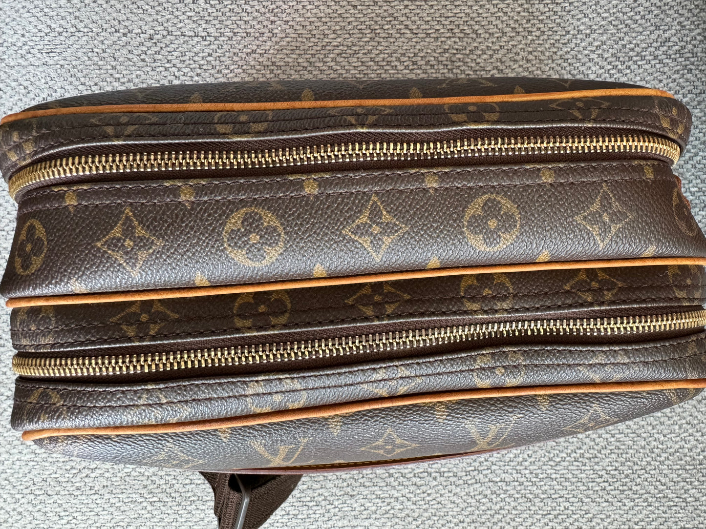 LOUIS VUITTON LV Reporter PM Crossbody Messenger Bag Monogram Canvas